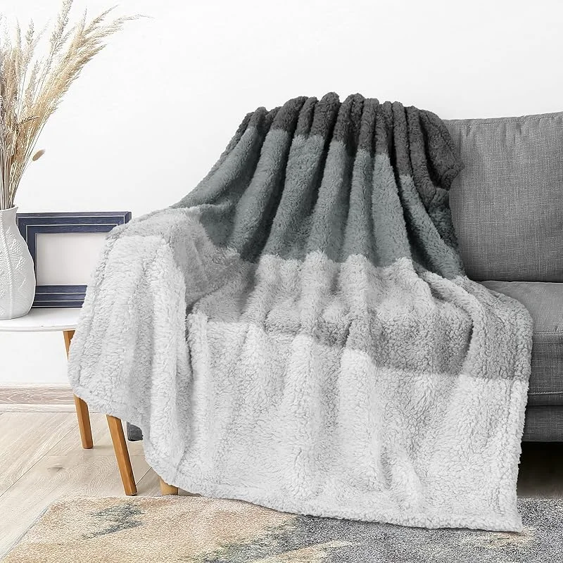PAVILIA Flauschige Sherpa-Überwurfdecke mit Farbverlauf, Plüsch, weich, flauschig, dekorativer Akzent für Couch, Sofa, Bett, gemütliche, warme, dekorative Kunstfelldecke, 127 x 152 cm, Grau — Heizung Warmepumpe